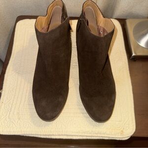 Lucky Brand Basel Chocolate Brown Suede Ankle Boots. Size 10. Stylish.
